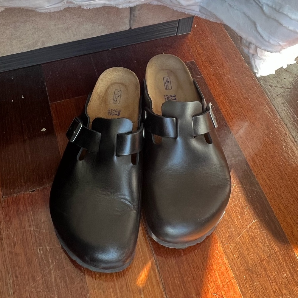 Black Boston clogs Birkenstocks